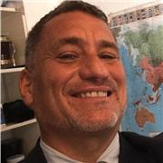 Profesor de inglés, de EEUU, ofrece clases dinámicas de conversación, como apoyo escolar o a adultos